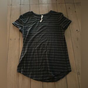 Lululemon Striped Gray T-Shirt Athletic Women’s 4